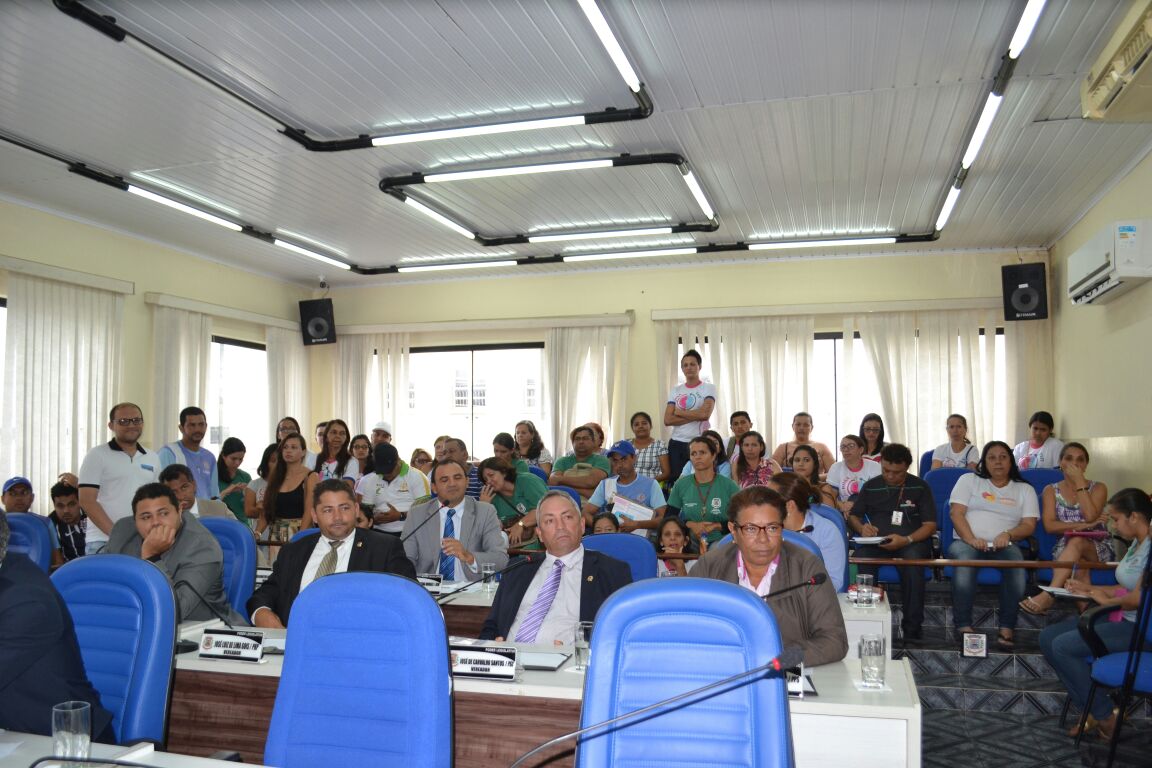 Agentes de saúde do Município lotaram o Plenário nesta terça-feira