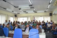 Agentes de saúde do Município lotaram o Plenário nesta terça-feira