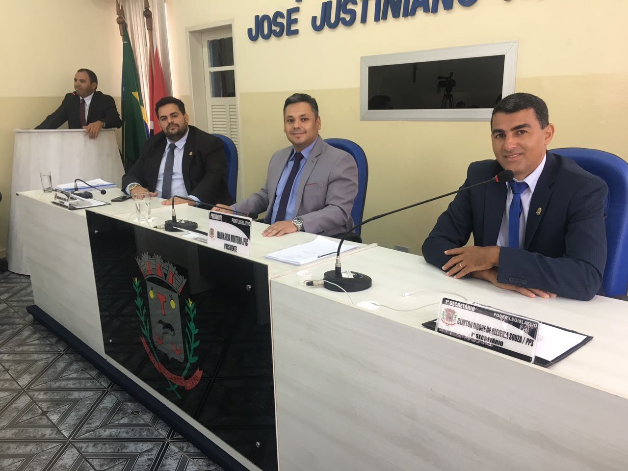 Atendendo solicitação do presidente Ibrain Monteiro, diretor da Agência Reguladora faz explanação na Câmara