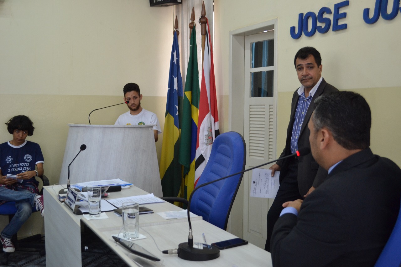 Jovem explana sobre Movimento Social Popular da Juventude