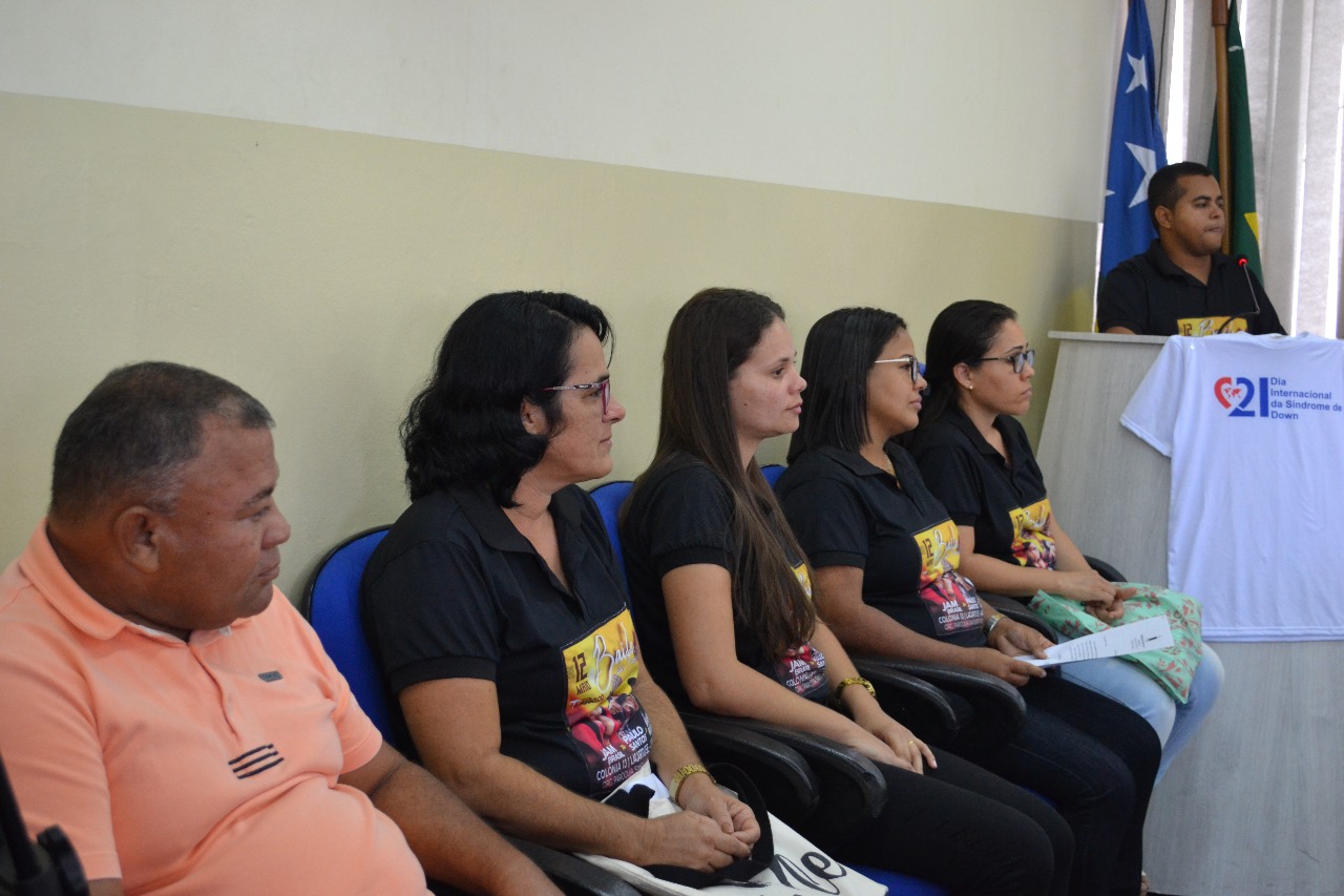 Neilton Pereira Santos, explanando sobre o 5º Baile da Família, que será realizado na Colônia Treze