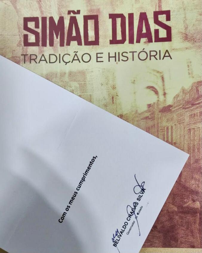 Presidente da Câmara de Lagarto recebe livro do governador Belivaldo Chagas